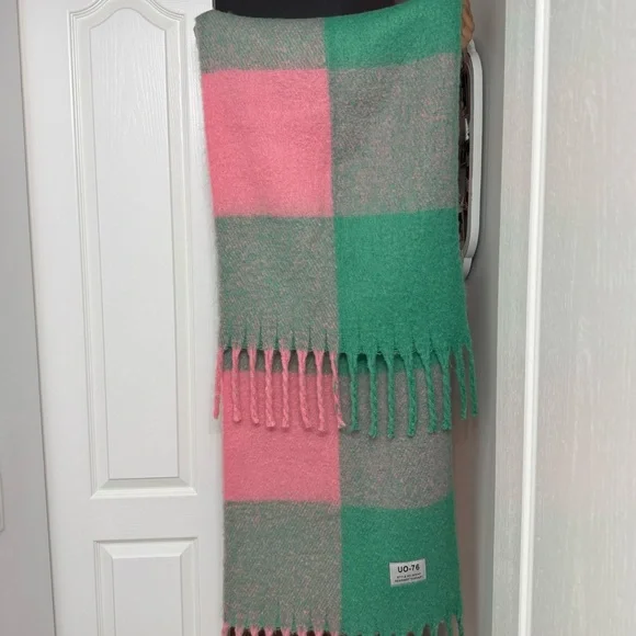 UO Check Scarf - Picture 5 of 5